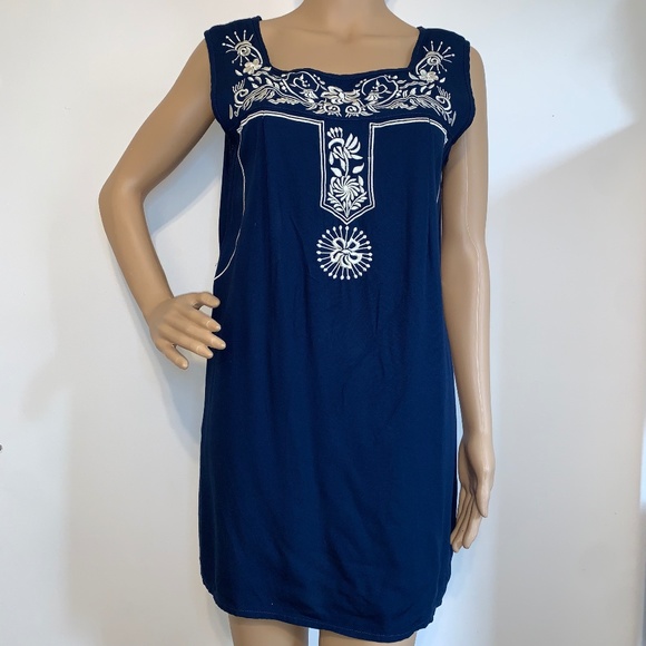 Escapada Embroided Foral Dress - Picture 4 of 8